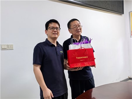 致敬韶華，感恩同行 