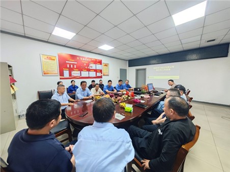 致敬奉獻(xiàn)歲月，溫情送別故人